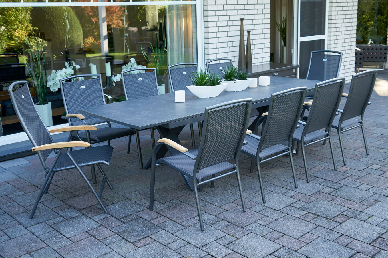 HARTMAN Sondermodell Xanadu / Raffaelo Garten-Essgruppe, xerix/anthrazit, Alu/Glaskeramik, 8 Stapelsessel, 2 Klappstühle, 220/280x100cm 21102__1