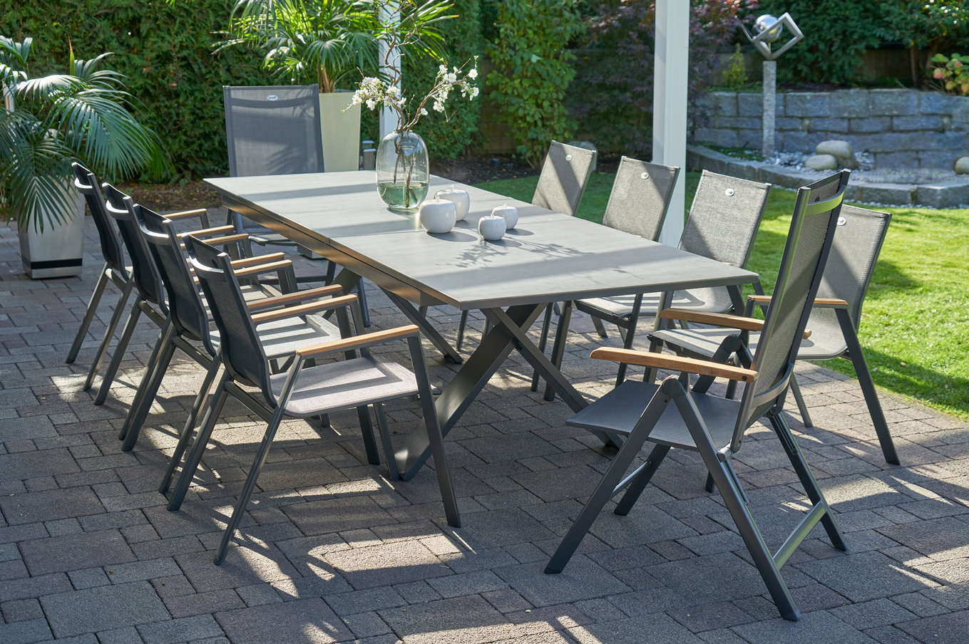 HARTMAN Sondermodell Xanadu / Aruba Garten-Essgruppe, xerix/anthrazit, Alu/Glaskeramik, 8 Stapelsessel, 2 Klappstühle, 220/280x100cm 21132__1
