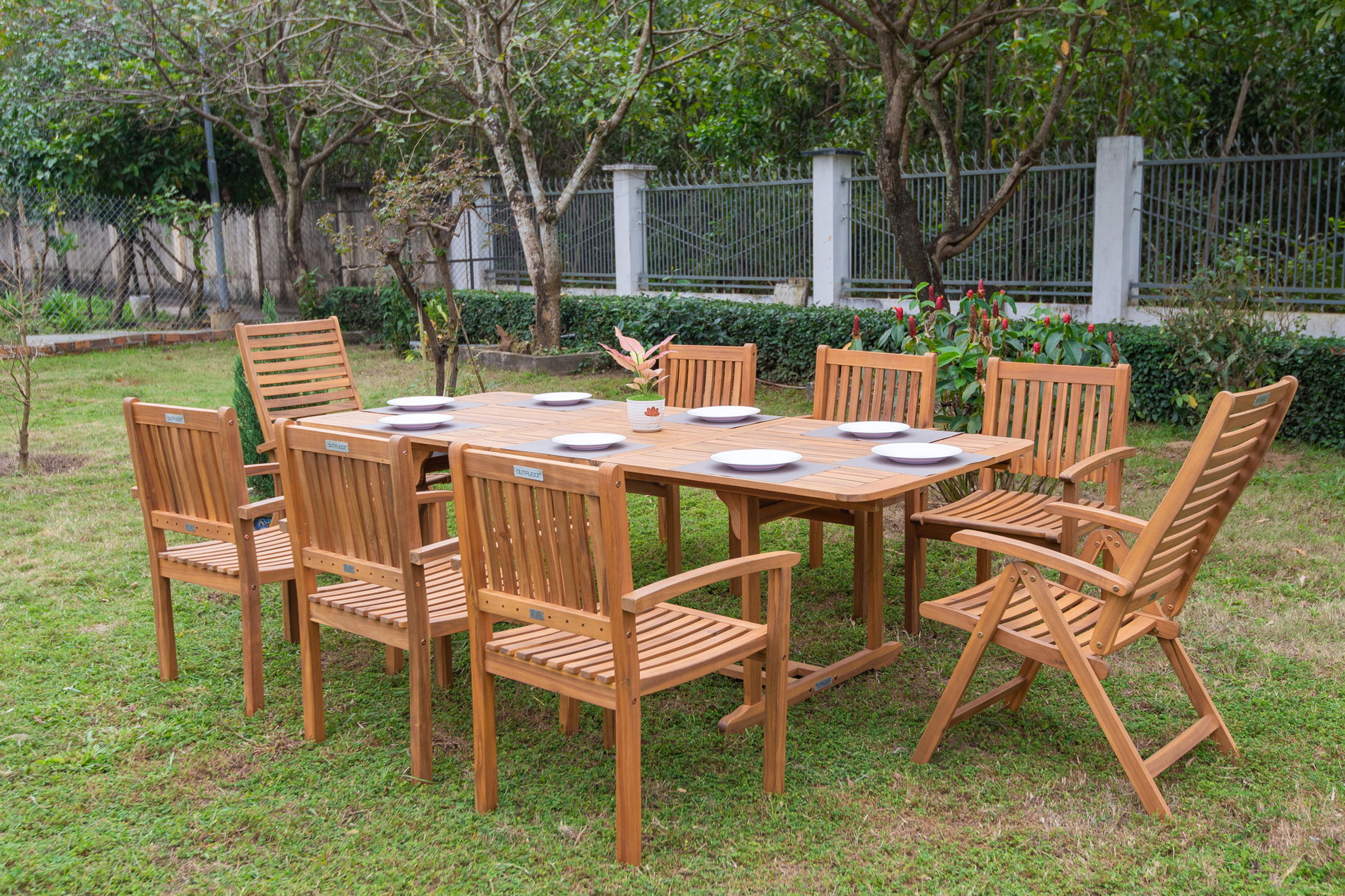 OUTFLEXX Garten-Essgruppe, natur, Akazie, Ausziehtisch 180/240 x 100 cm, 2 Klappstühle, 6 Armlehnensessel, 5-fach verstellbar, FSC®-zertifiziertes Produkt 22836__1
