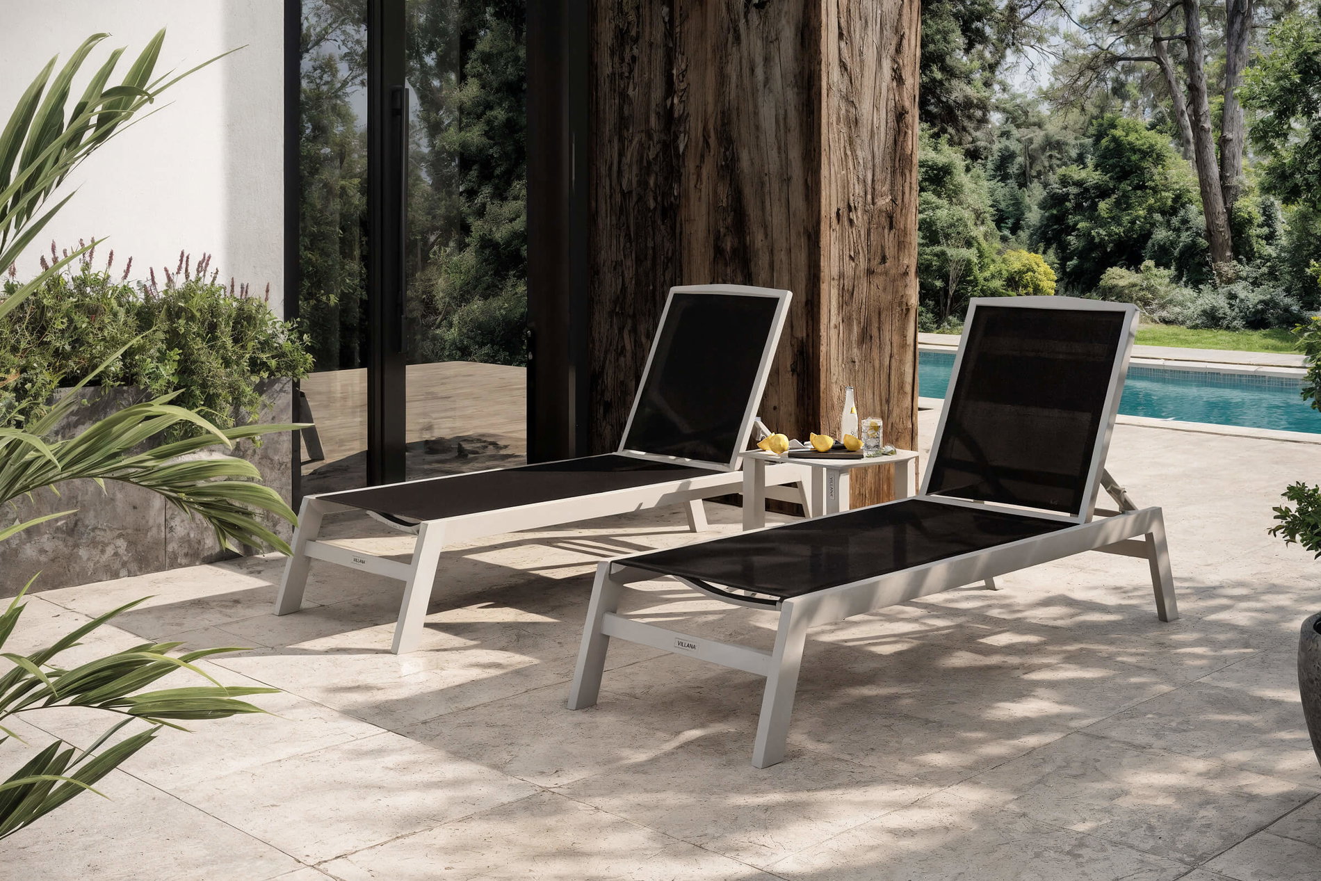 VILLANA 2er-Set Sonnenliegen, silber/schwarz, Alu/Textil, 198x66x32cm, mit Beistelltisch 45x45cm