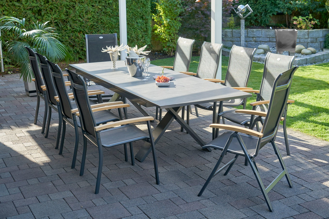 HARTMAN Sondermodell Xanadu / Alice Garten-Essgruppe, xerix/schwarz, Alu/Glaskeramik, 4x4 Textilen, 8 Stapelsessel, 2 Klappstühle, 220/280x100cm 21112__1