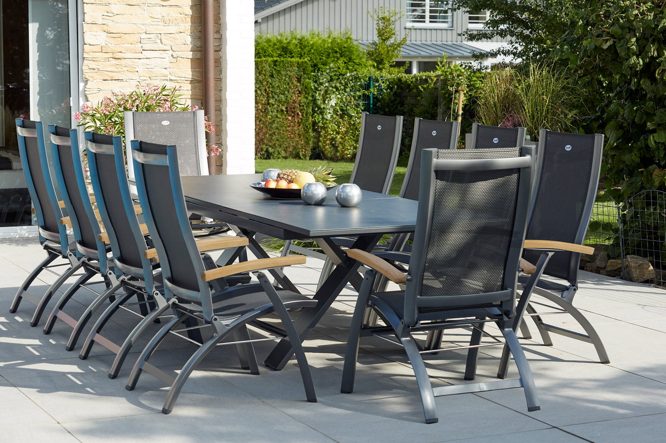 HARTMAN Sondermodell Xanadu / Primo Garten-Essgruppe, xerix/natur, Alu/Teak/Glaskeramik, 10 Klappstühle, 220/280x100cm, X-Gestell, Teak Armlehnen 23336__1