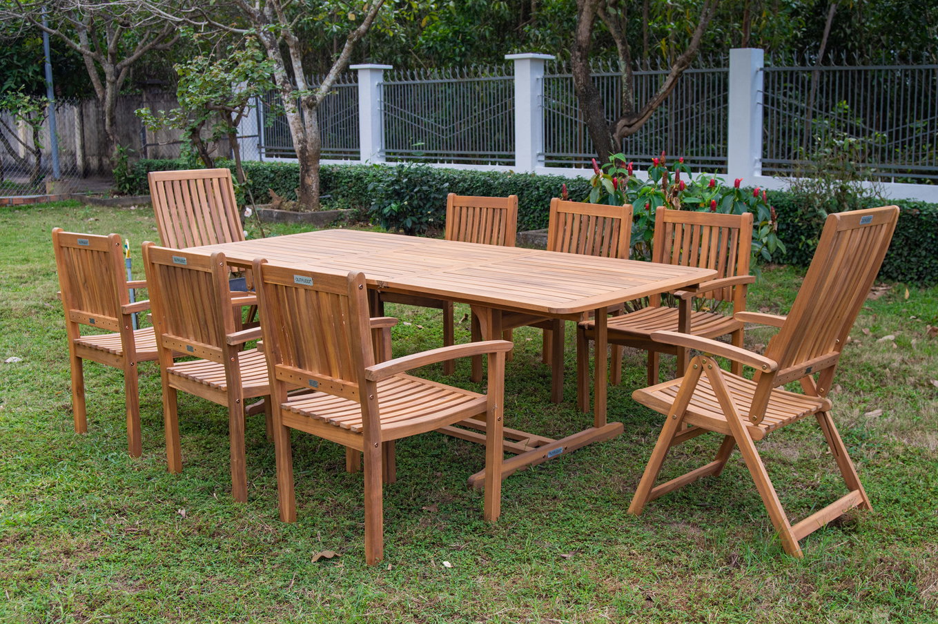 OUTFLEXX Garten-Essgruppe, natur, Akazie, Ausziehtisch 150/200 x 90 cm, 2 Klappstühle, 6 Armlehnensessel, FSC®-zertifiziertes Produkt 22818__1