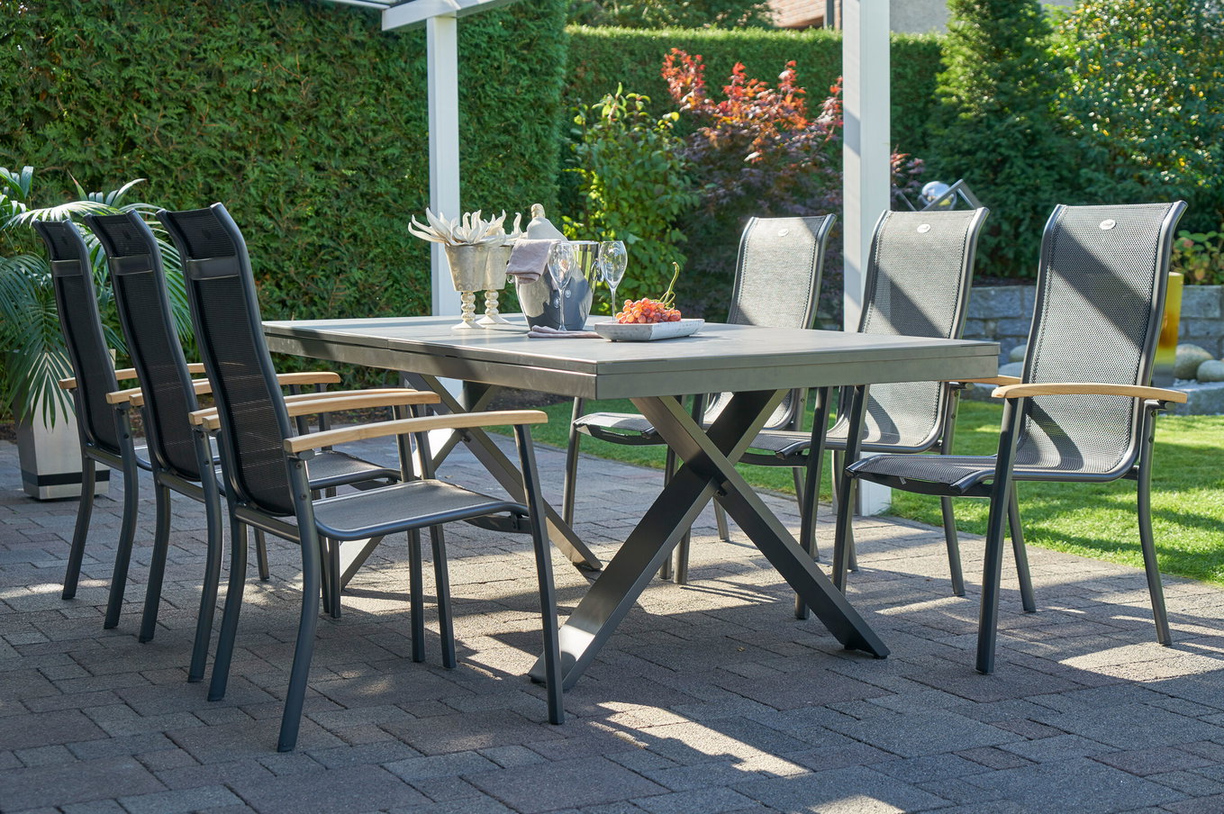 HARTMAN Sondermodell Xanadu / Alice Garten-Essgruppe, xerix/schwarz, Alu/Glaskeramik, 4x4 Textilen, 6 Stapelsessel, 220/280x100cm 21106__1