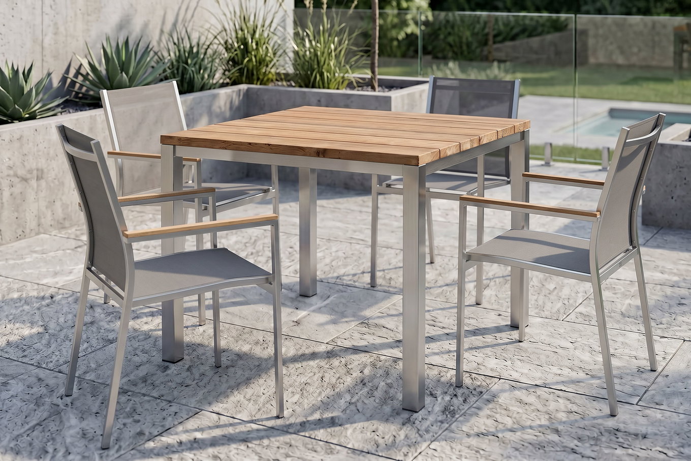STERN Cardiff Garten-Essgruppe, silber/taupe, Edelstahl/recyceltes Teak, Tisch 90 x 90 cm, 4 Stapelsessel, FSC®-zertifiziertes Produkt