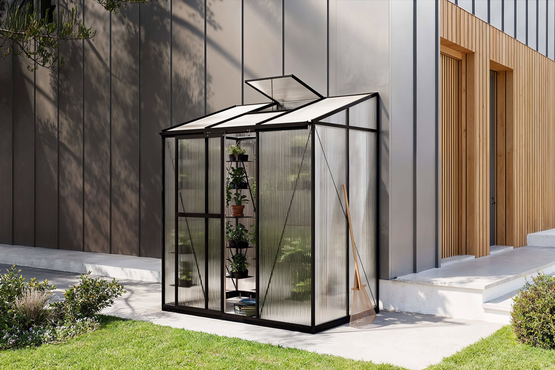 OUTFLEXX Verde Comfort Anlehn-Gewächshaus, schwarzer Rahmen, Aluminium/Polycarbonat, 160 x 105 x 190 cm, UV-beständig, pulverbeschichtet, mit Schiebetür