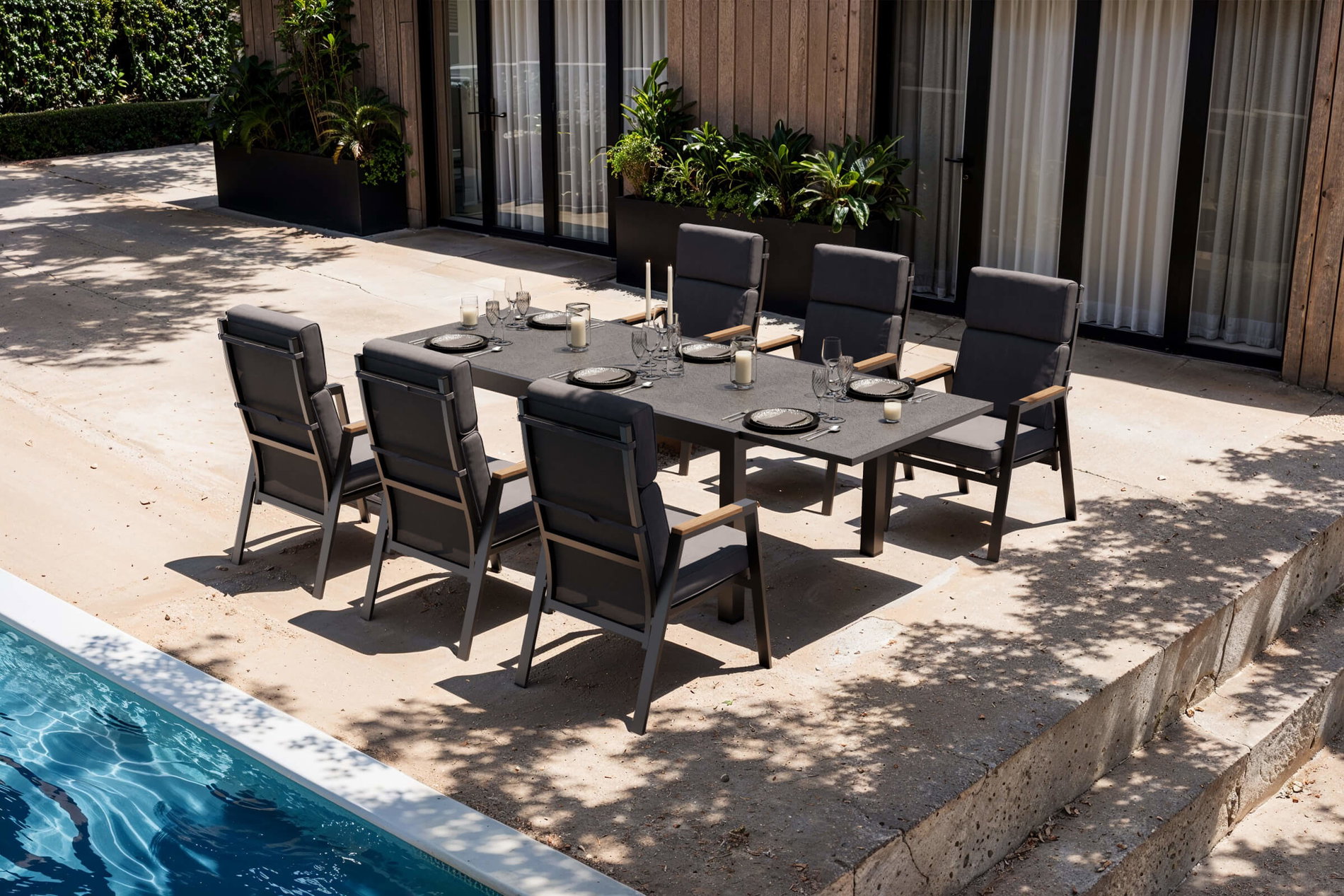 OUTFLEXX Premium Garten-Essgruppe, anthrazit matt, Aluminium/Polyester/Spraystone/Teak, 160/260 x 100 cm, 6 Stapelsessel 