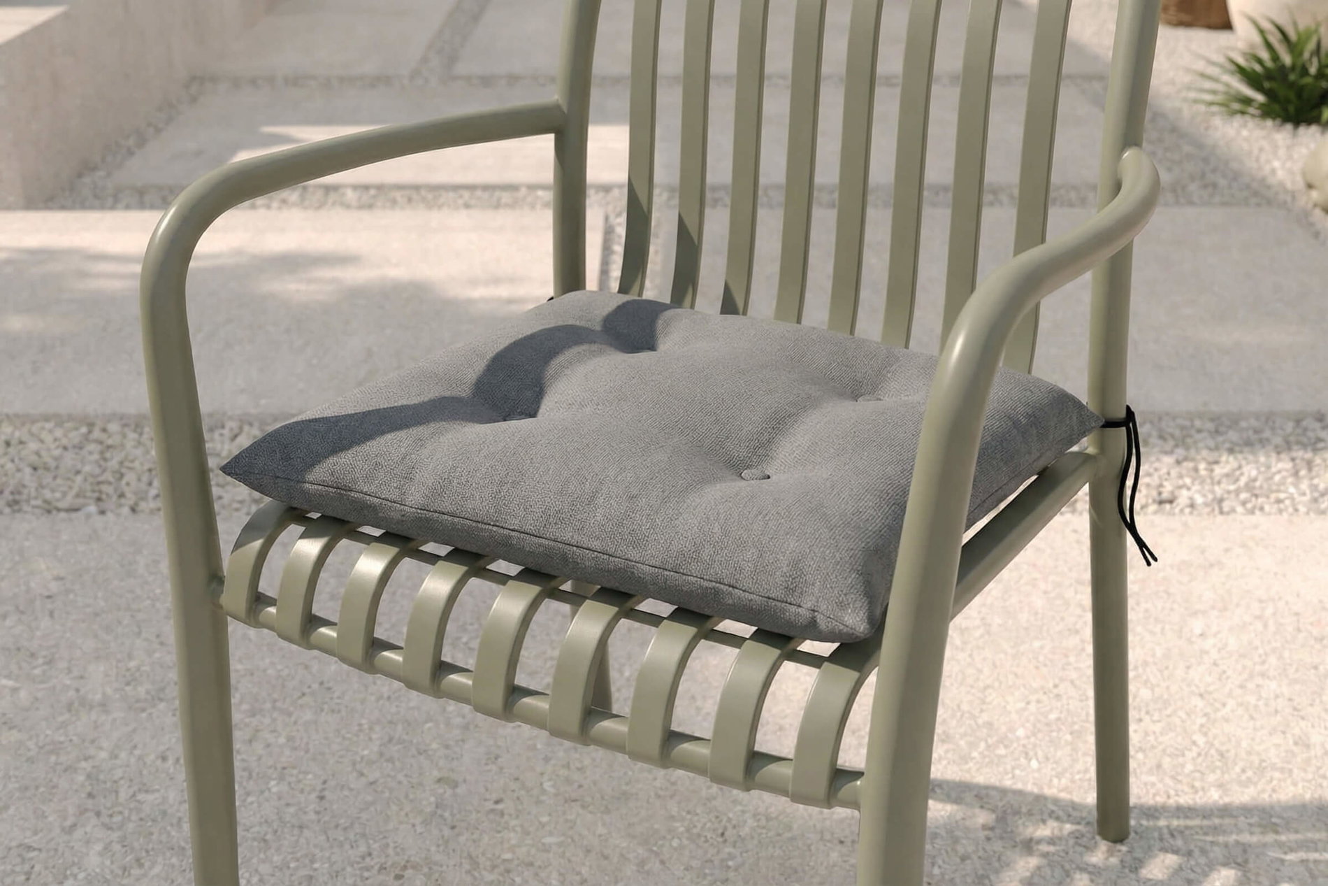 OUTFLEXX Green Sitzkissen, grau, Polyester, 80 % recycelt, 42 x 42 x 4 cm, einfarbig, mit Knopfheftung und Befestigungsbändern