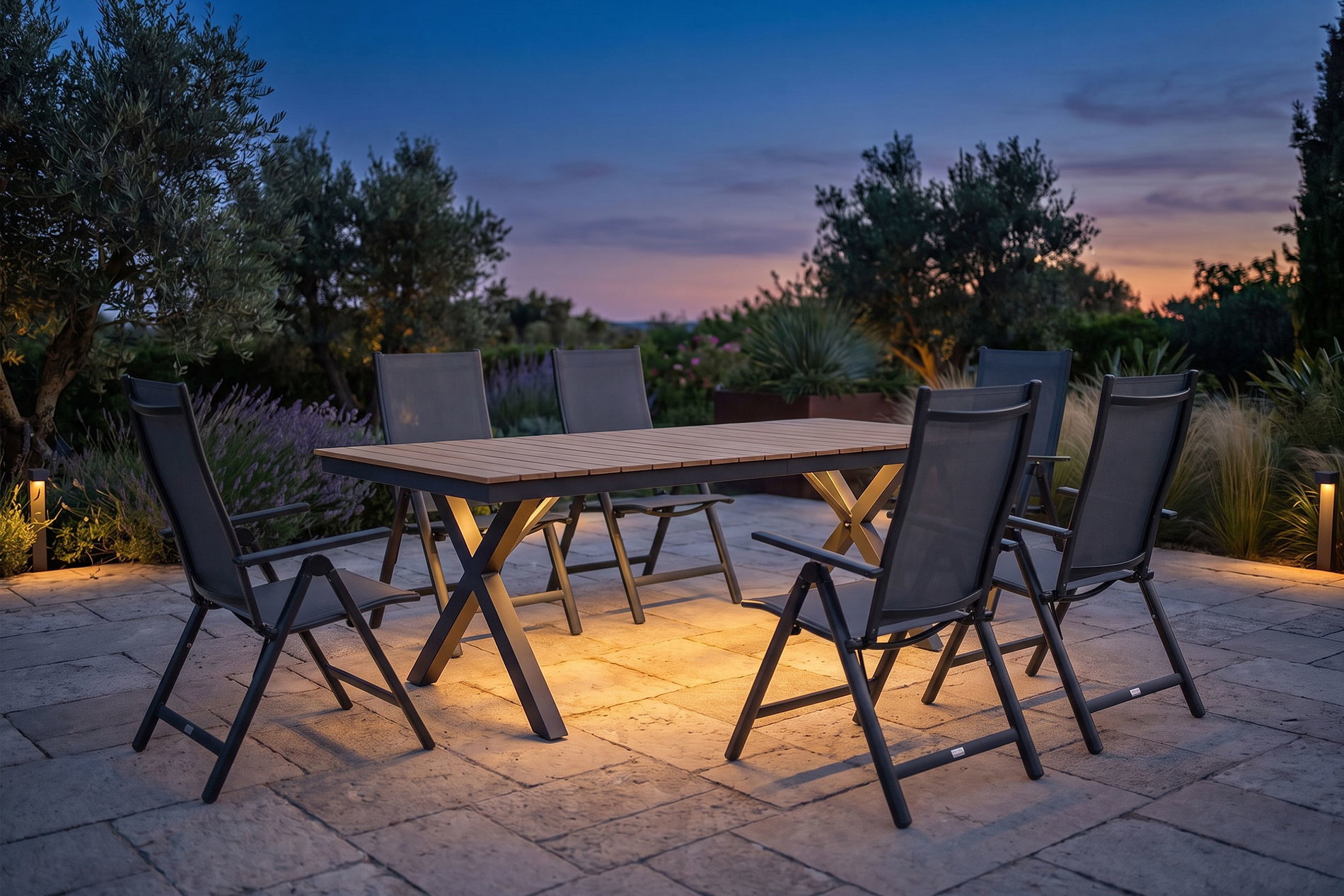 OUTFLEXX Luminara Garten-Essgruppe, anthrazit matt/natur, Alu / Holzimitat, 240 x 100 cm, 6 Klappstühle, Tischplatte mit LED-Beleuchtung OUTFLEXX Luminara Garten-Essgruppe, anthrazit matt/natur, Alu / Holzimitat, 240 x 100 cm, 6 Klappstühle, Tischplatte mit LED-Beleuchtung