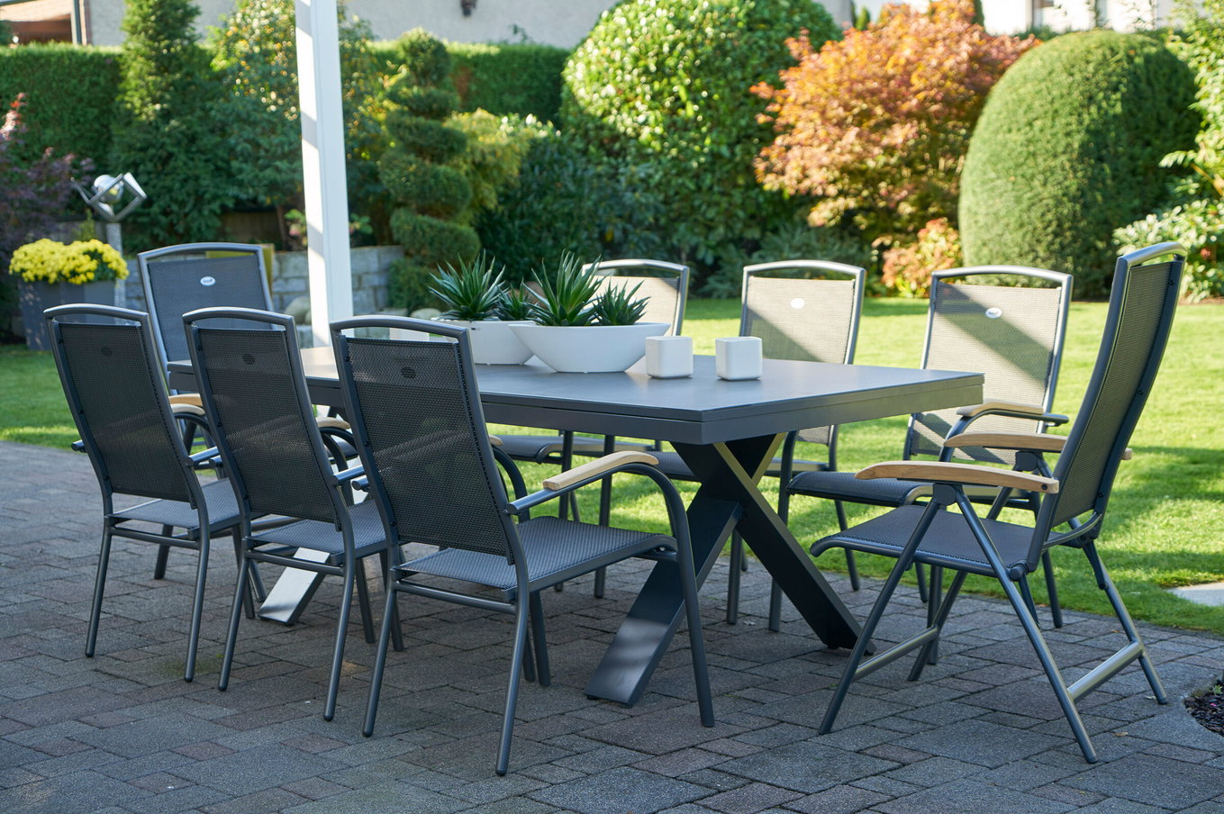 HARTMAN Sondermodell Xanadu / Raffaelo Garten-Essgruppe, xerix/anthrazit, Alu/Glaskeramik, 6 Stapelsessel, 2 Klappstühle, 220/280x100cm 21100__1