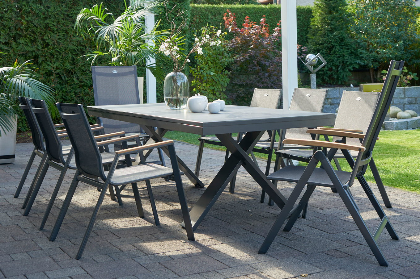 HARTMAN Sondermodell Xanadu / Aruba Garten-Essgruppe, xerix/anthrazit, Alu/Glaskeramik, 6 Stapelsessel, 2 Klappstühle, 220/280x100cm 21130__1