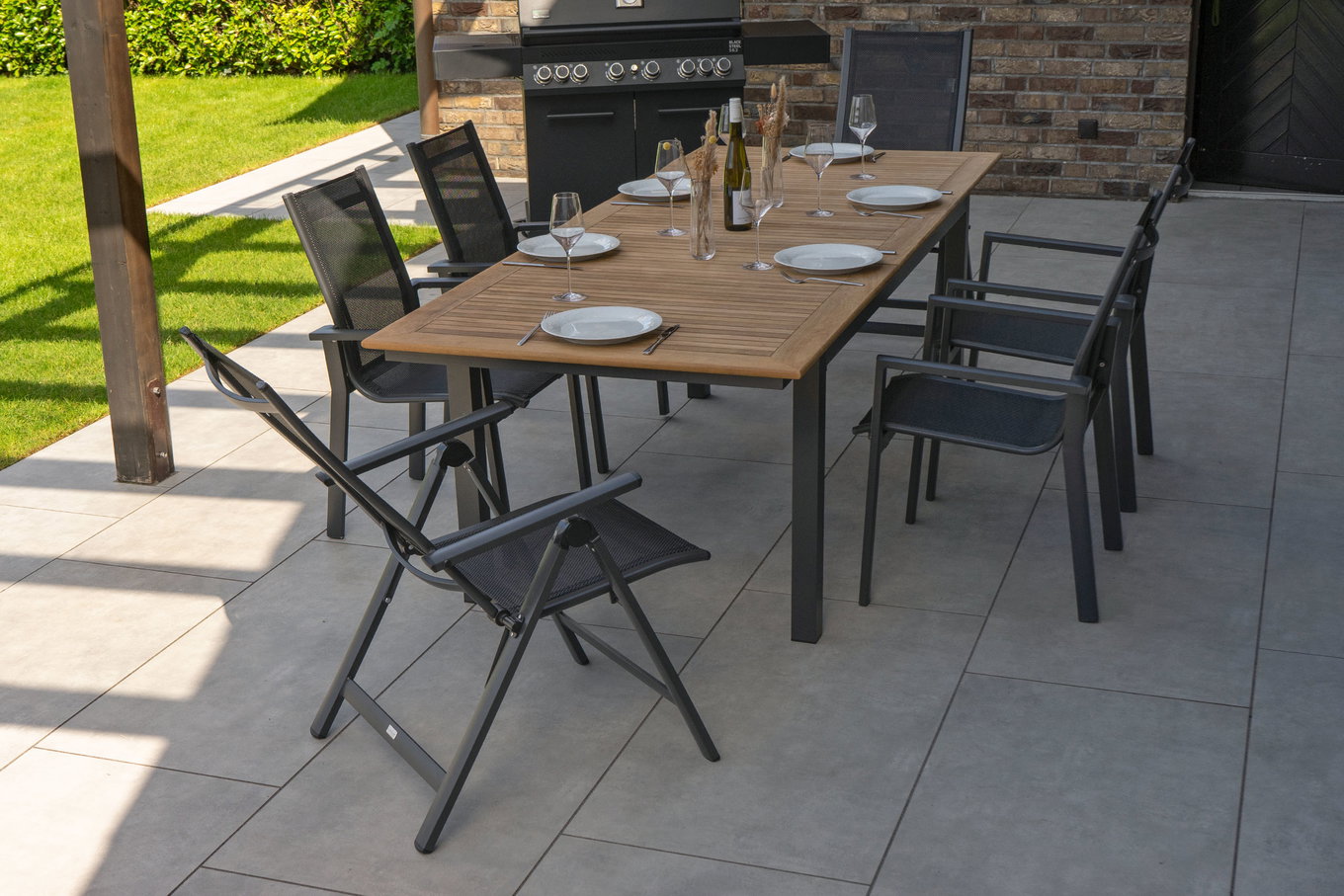 OUTFLEXX Garten-Essgruppe, OUTFLEXX® anthrazit matt, Alu / Teak / Textil, Ausziehtisch 180/240 x 100cm, 4 Stapelsessel, 2 Klappstühle 22195__1