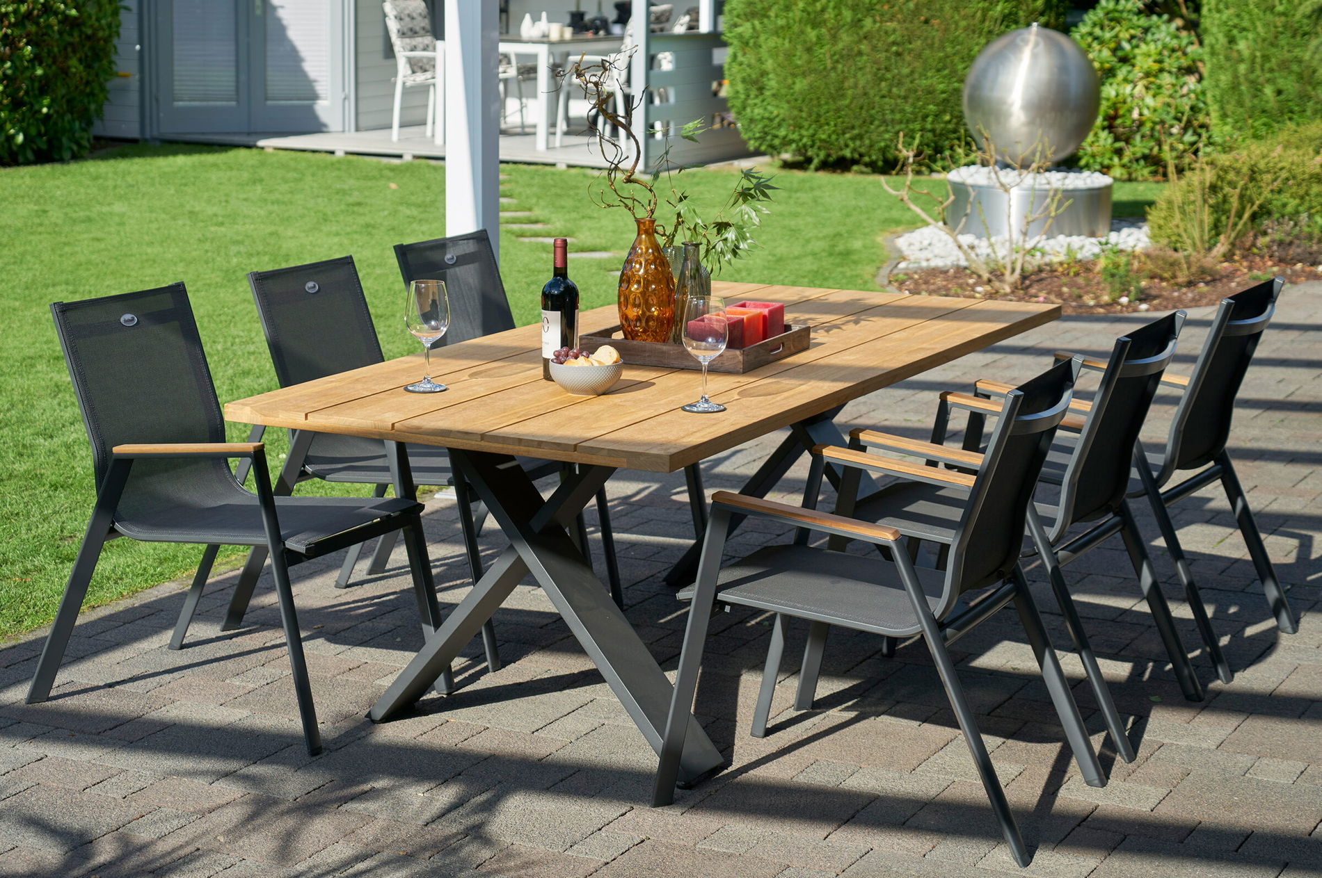 HARTMAN Garten-Essgruppe Xanadu / Aruba Set, xerix/anthrazit, Alu/Teakholz, 6 Stapelsessel, Teakarmlehnen, 220 x 100 cm 21171__1